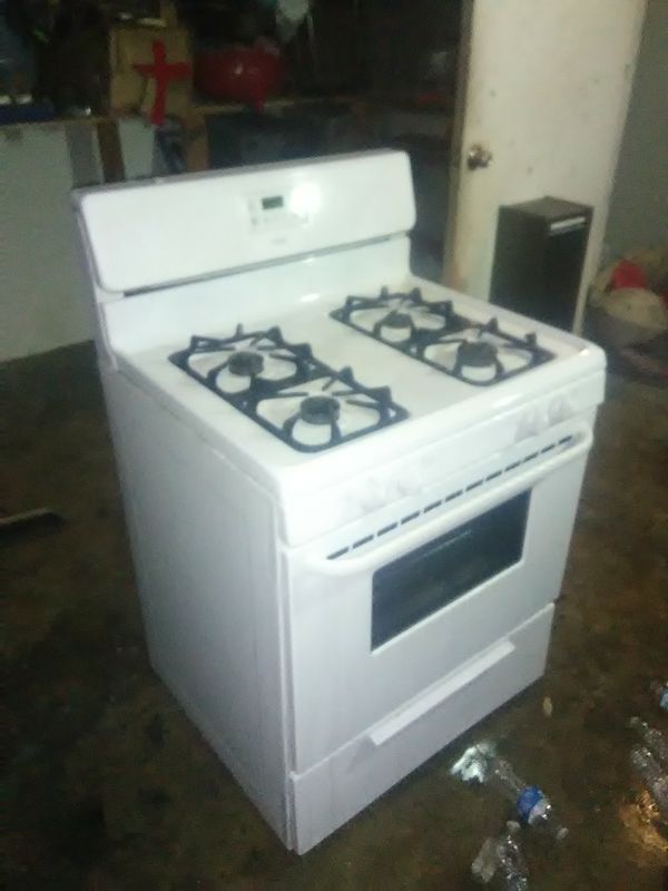 Crosley stove and Whirlpool Refrigerator for Sale in Santa Fe Springs