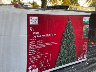 Home Accents Holiday 9ft Wesley Pre-Lit Christmas Tree