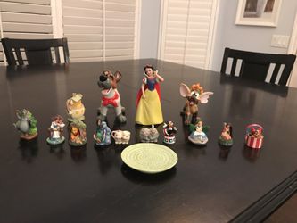 Disney Figurines. Snow White, Bell, jungle book balloo, Winnie the pooh, Peter Pan, Pocahontas, Mickey Mouse, and others!!! Make offer?!$