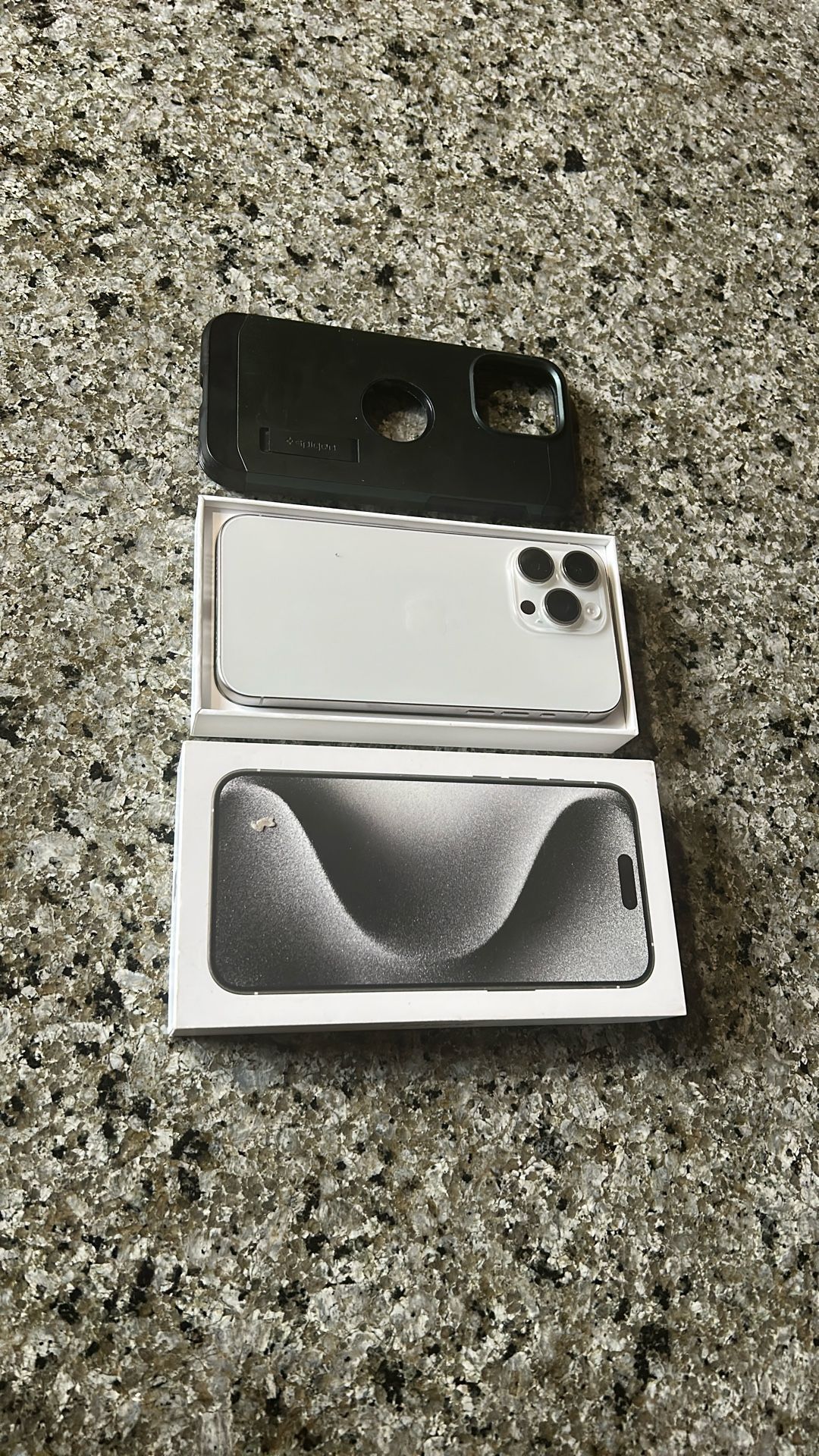 iPhone 15 Pro Max White Titanium Unlocked With Box Charger And Case