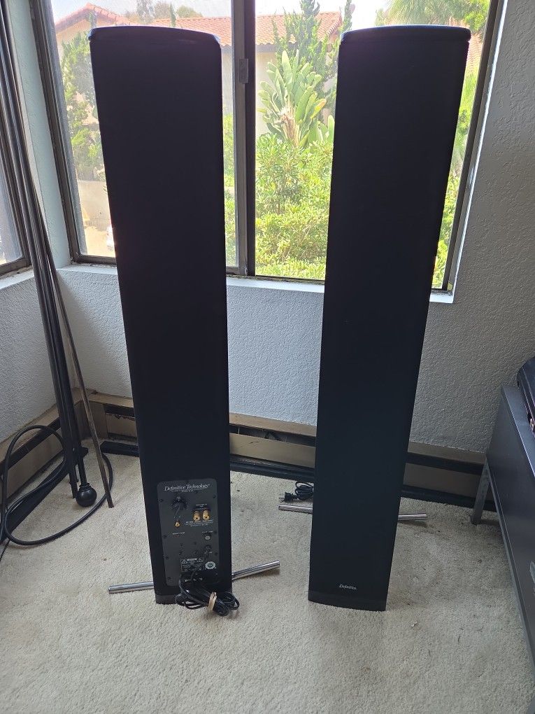 Definitive Technology Speaker Set
