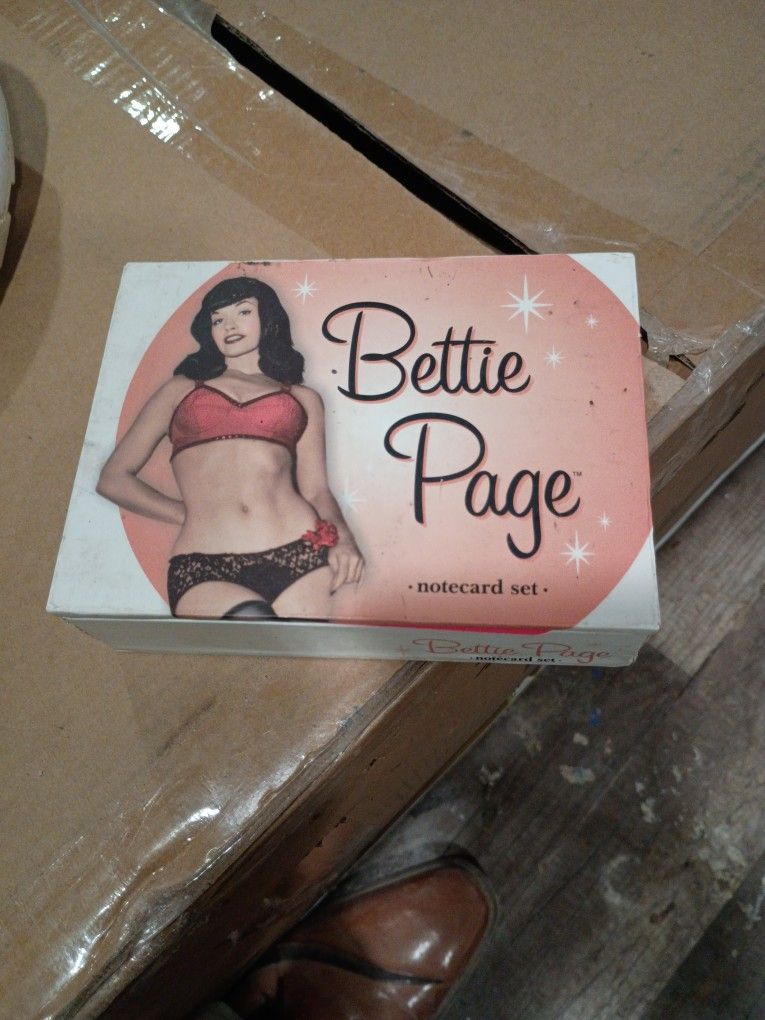 Bettie Paige Note Card Set