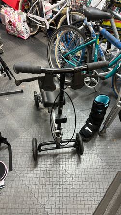 Mobility Scooter / boot / crutches