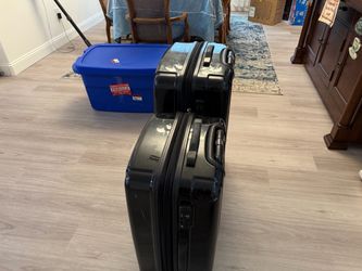 2 samsonite bags