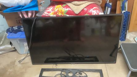 38” Samsung tv with table stand and wall mount