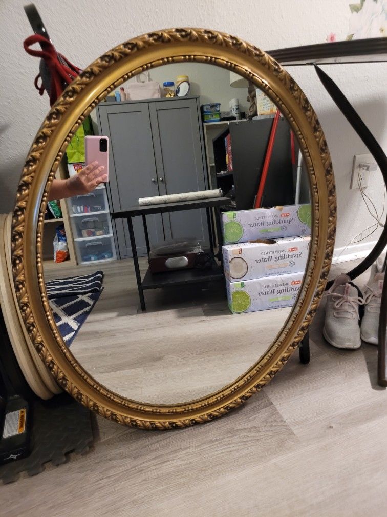 Beautiful Large Oval Gold Trim ️ Mirror , Unique Design, Will Make Any