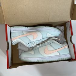 Nike Dunk Low Women Size 6