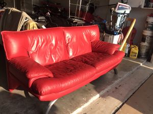 Photo Candy apple red leather couch