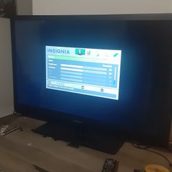 TV INSIGNIA 42" Like New