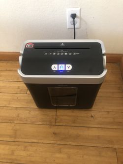 NEVER USED SHREDDER BOUGHT FOR 100 At Staples