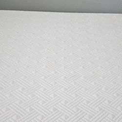 $150 / EXCELLENT CONDITION: 12" Memory Foam Gel Mattress & Full Size Metal Frame