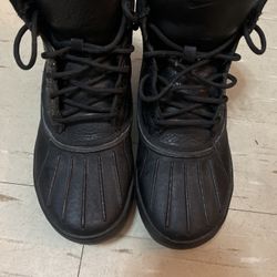 Nike Leather Black Duck Boots - Size 8.5