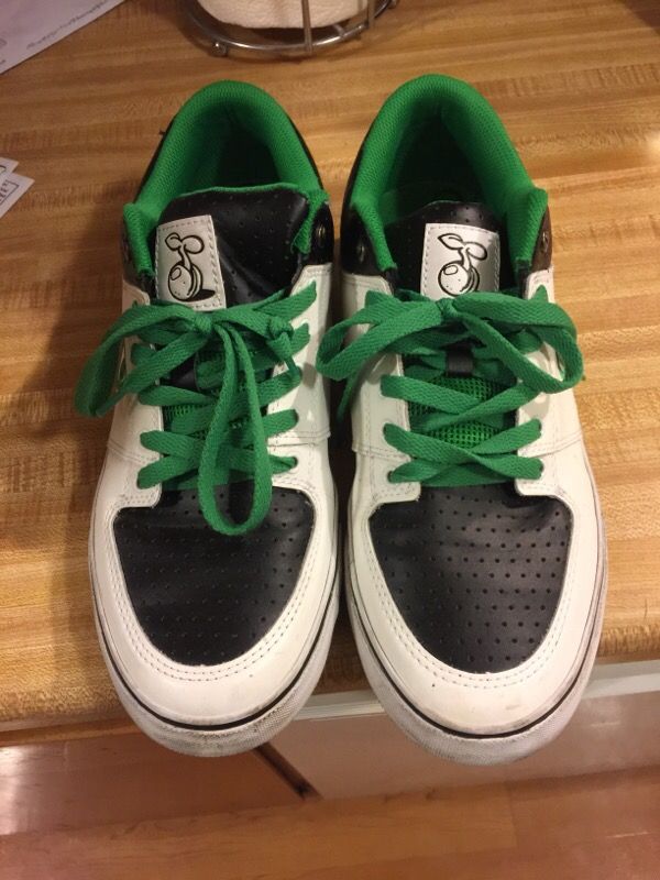Men's "Seedless" shoes size 10