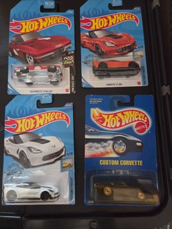 4 Hot Wheels Corvette