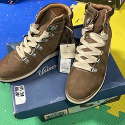 Universal Thread Memory Foam Jessie Boots Size 5.5