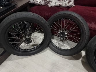 Ultra bee. Wheels