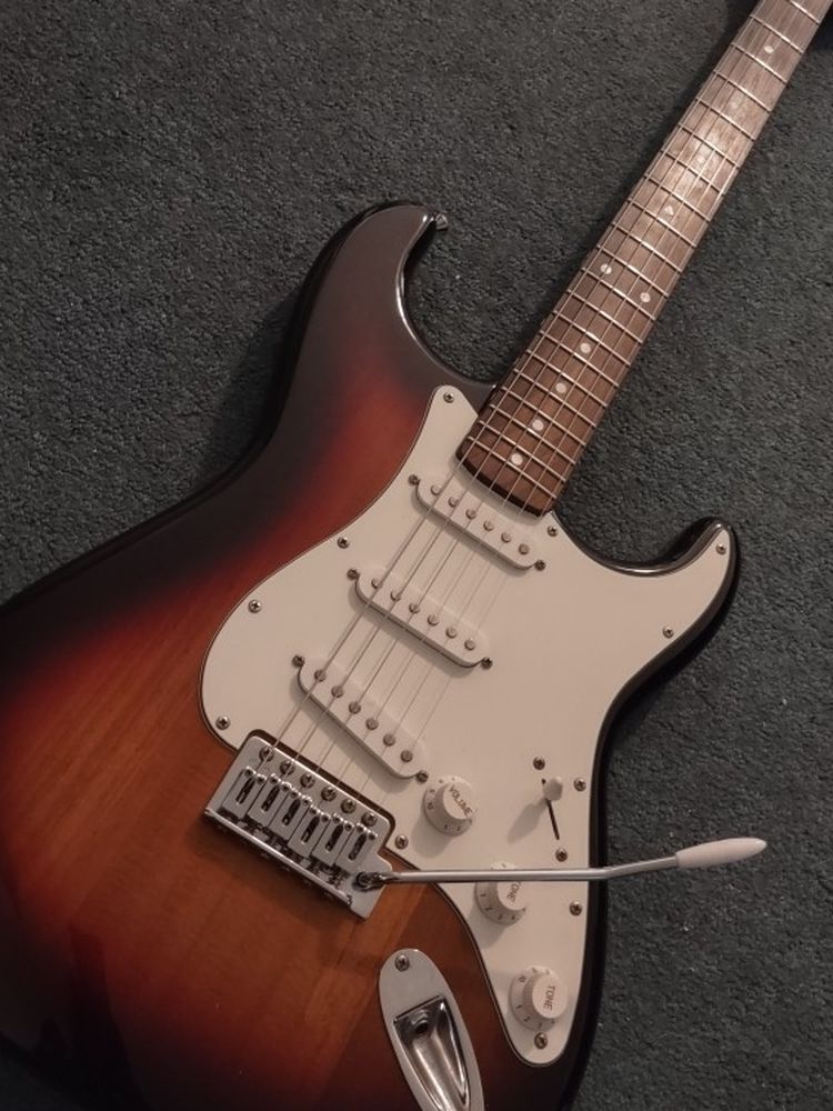 Vintage Fender Starcaster w/ Case