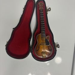 Miniature decorative instrument