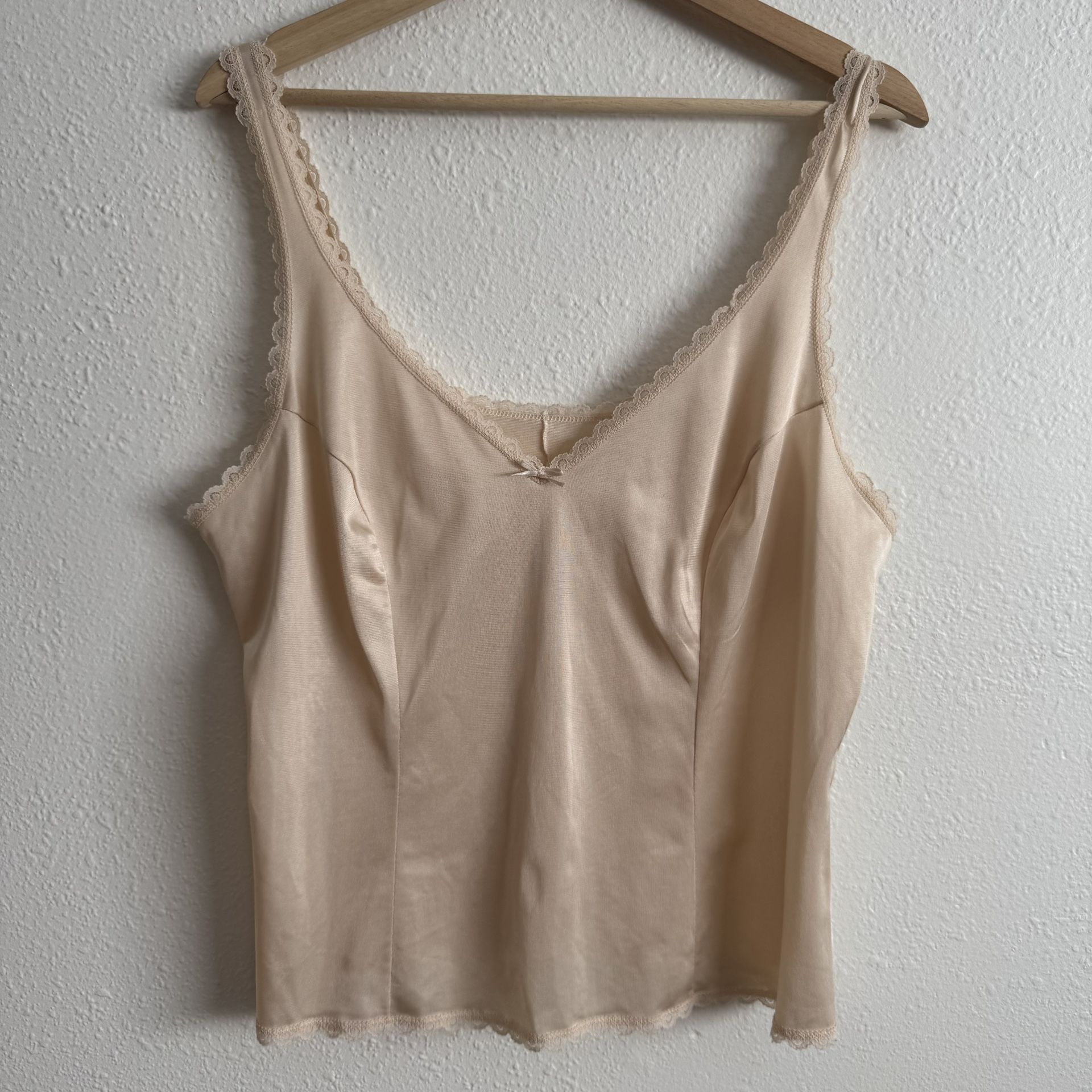 WARNERS Vintage 90s Champange Beige V Neck Bow Lace Trim Thin Strap Camisole Top