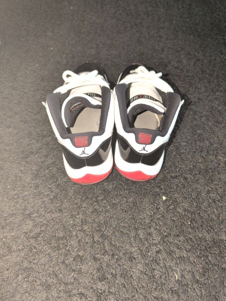 9.5 JORDAN 11 GREAT CONDITION $30$