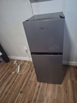 Midea 4.5 cubic refrigerator