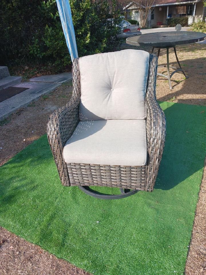 AWESOME WICKER CHAIR!!