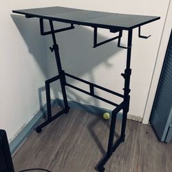 ADJUSTABLE STANDING DESK