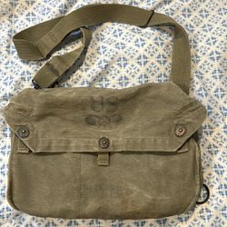 Vintage US Army Green Lightweight Service Mask Bag