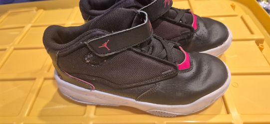 Boys shoes size 2.5