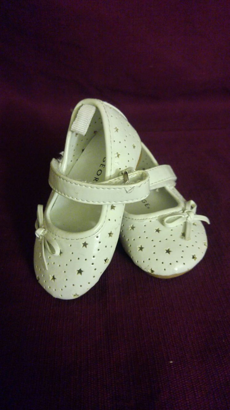 Infant girls size 2 white shoes