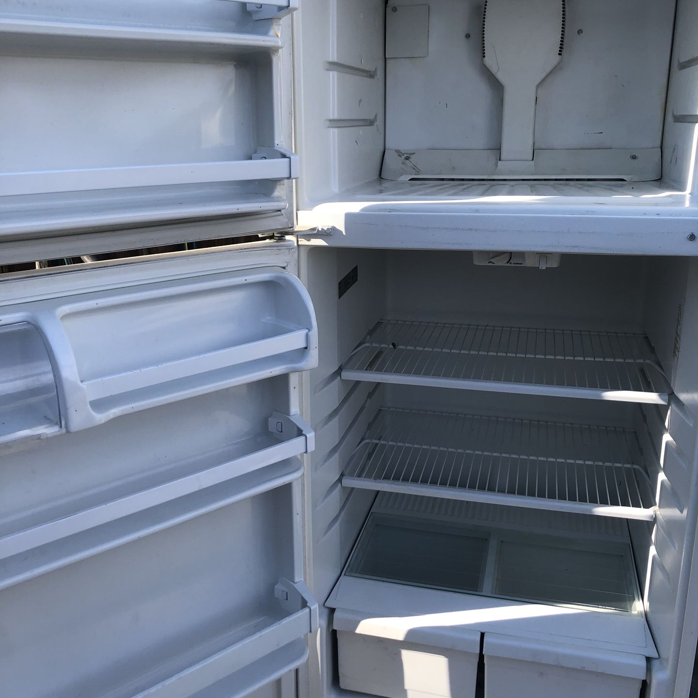 Used Whirlpool refrigerator in working condition . Don’t need anymore up graded to a bigger one.Obo