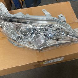 2012-2014 Toyota Camry Right Headlight New