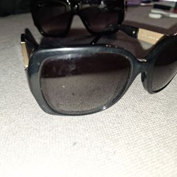 Burberry BE4160 model. 
Model Details: These are women's square or wayfarer-style oversized sunglasses. The specific color shown appears to be black w