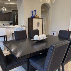 Beautiful Dining Room Table And 6 Chairs