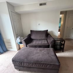 Virtually New Loveseat & Ottomon