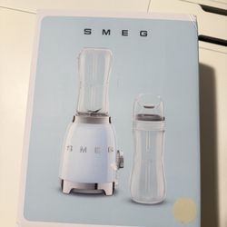 SMEG 50's Retro Style Personal Blender with Backlit Knob and Two 600 ML BPA Free bottles