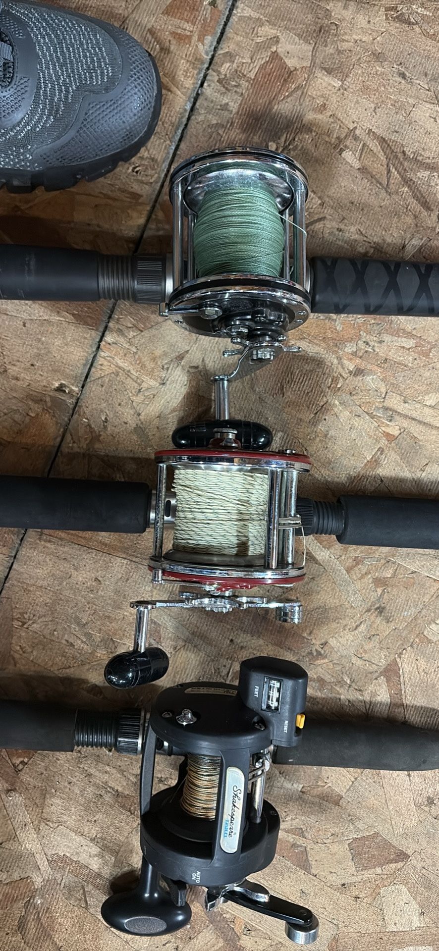 3 Halibut / Button Fishing Pole