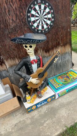 Modelo dia de los muertos bobble head