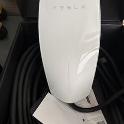 Tesla Universal Wall Connector