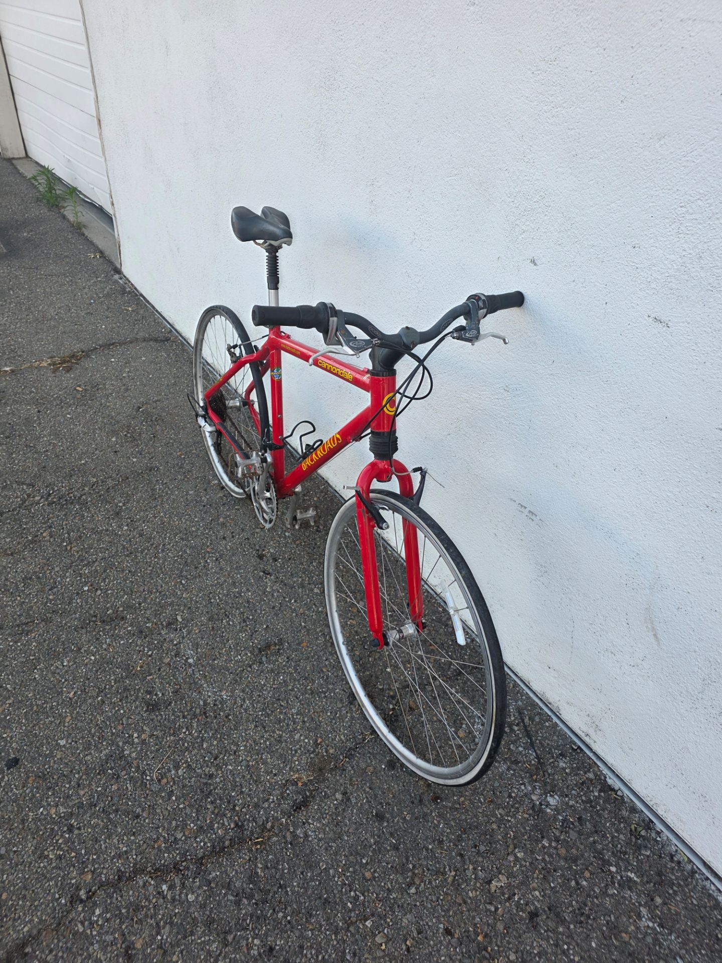 Cannondale CAAD 2 (Backroads) aluminum bike needs tune up
made in USA
Needs some cleaning as well
Still working good
Beat is to stop and check i