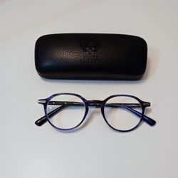 Vince Camuto handmade frame unisex color blue.
Size 48-21 145.
With a New Vince Camuto case.
With demo lenses.
Half  price!
Only 80 dollars (on sale f