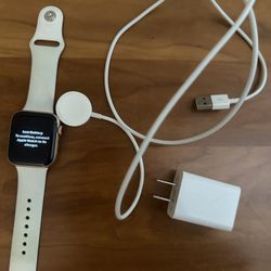 Rose Gold Apple Watch Series 5 44mm (GPS only) 