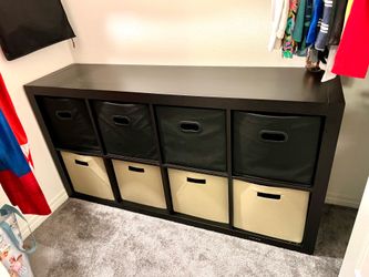 Dresser & 8 bins