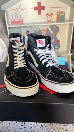 Black and white men’s high top vans Sz 101/2