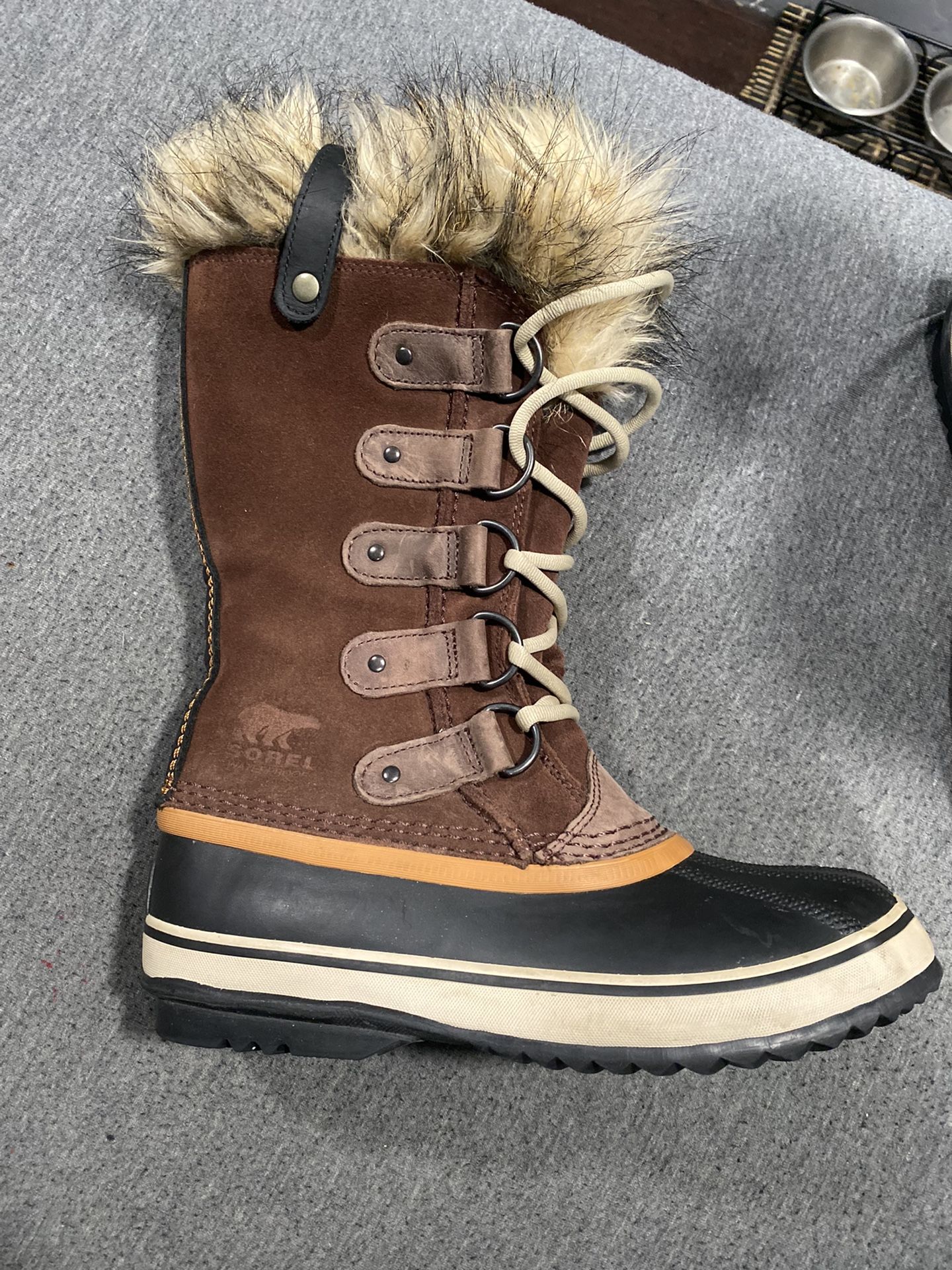 Sorel Weather Proof Snow Boot Size: 5.5 Women’s
