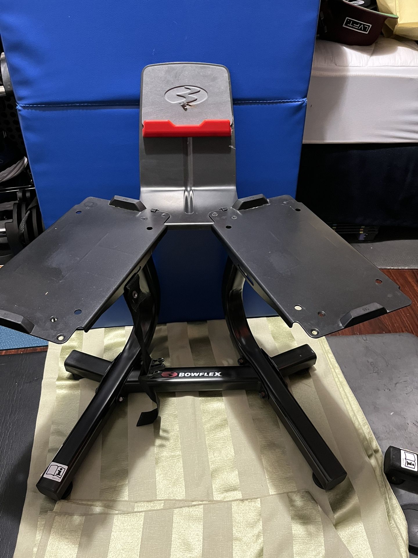Bowflex Adjustable Dumbbells (552, 1090) Stand