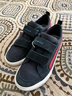 New Geox Boys Sneakers Size 2