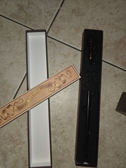 The Wizarding World of Harry Potter skeleton wand