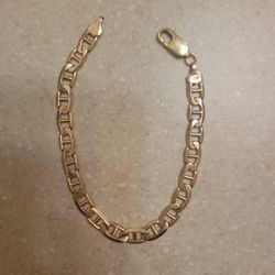 10 K Gold Men's Bracelet.  Weight Is 14 Grams 