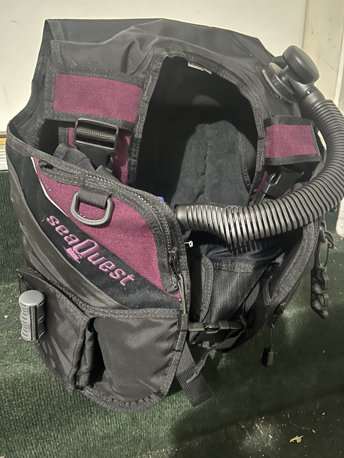 seaQuest BCD With Oceanic Regulator And Gage